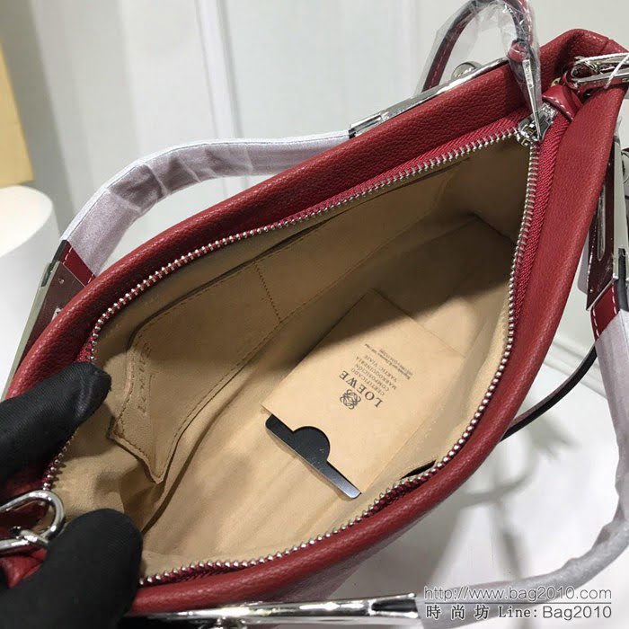 LOEWE羅意威 專櫃同步 Missy Small Bag 秋冬新款手拿包 簡單特別 可手提單肩斜挎 小號3038 大號3037  jdl1166